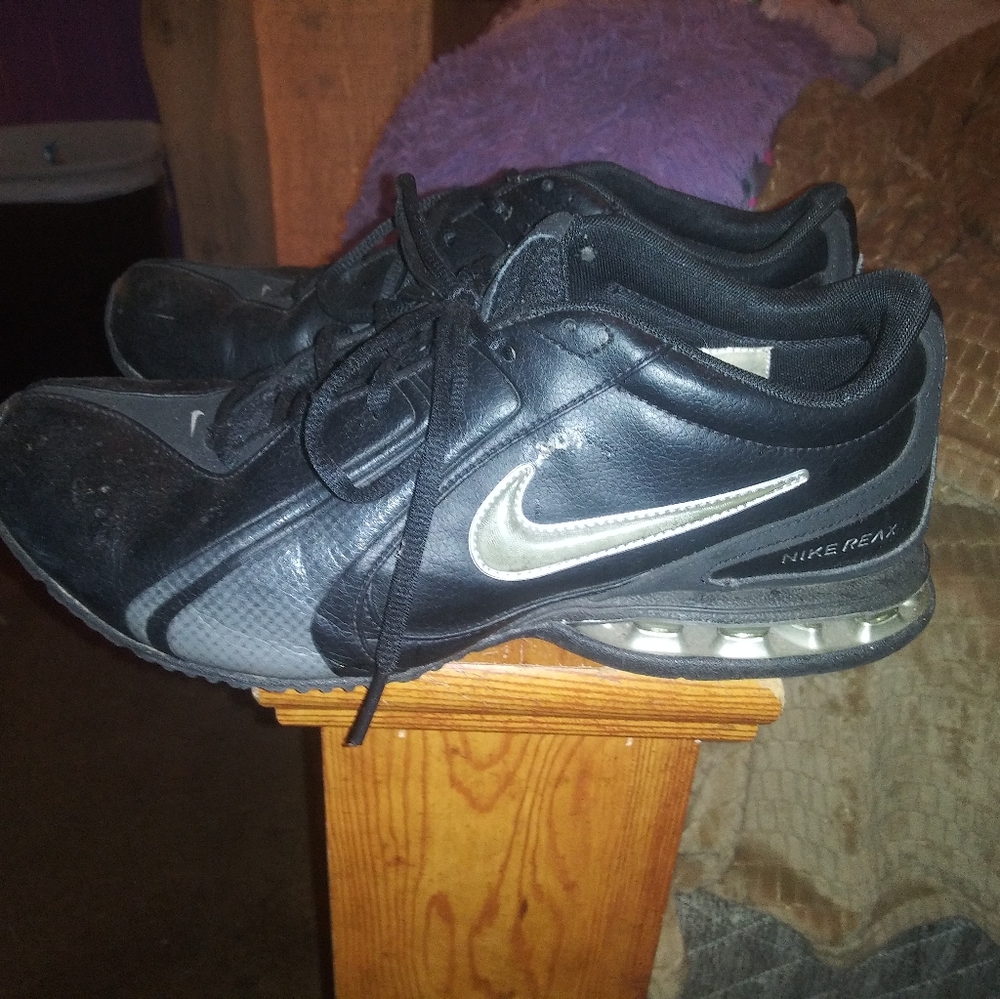 Women Nike Air Max tennis shoes